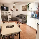 Rosy Puerta Del Sol Διαμέρισμα *